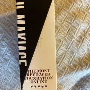 WOKE UP LIKE THIS
FLAWLESS BASE FOUNDATION shade 60